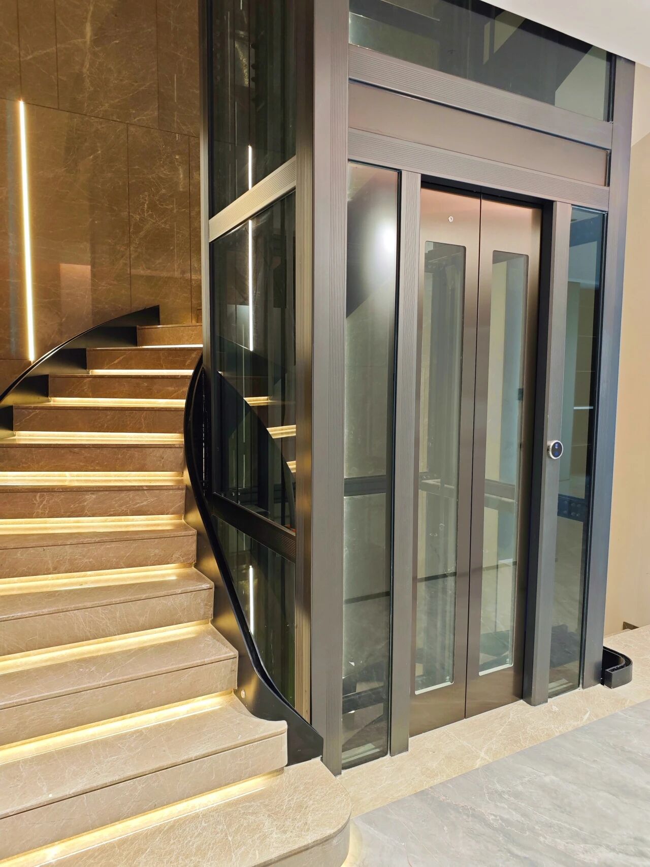 全透明旅行电梯